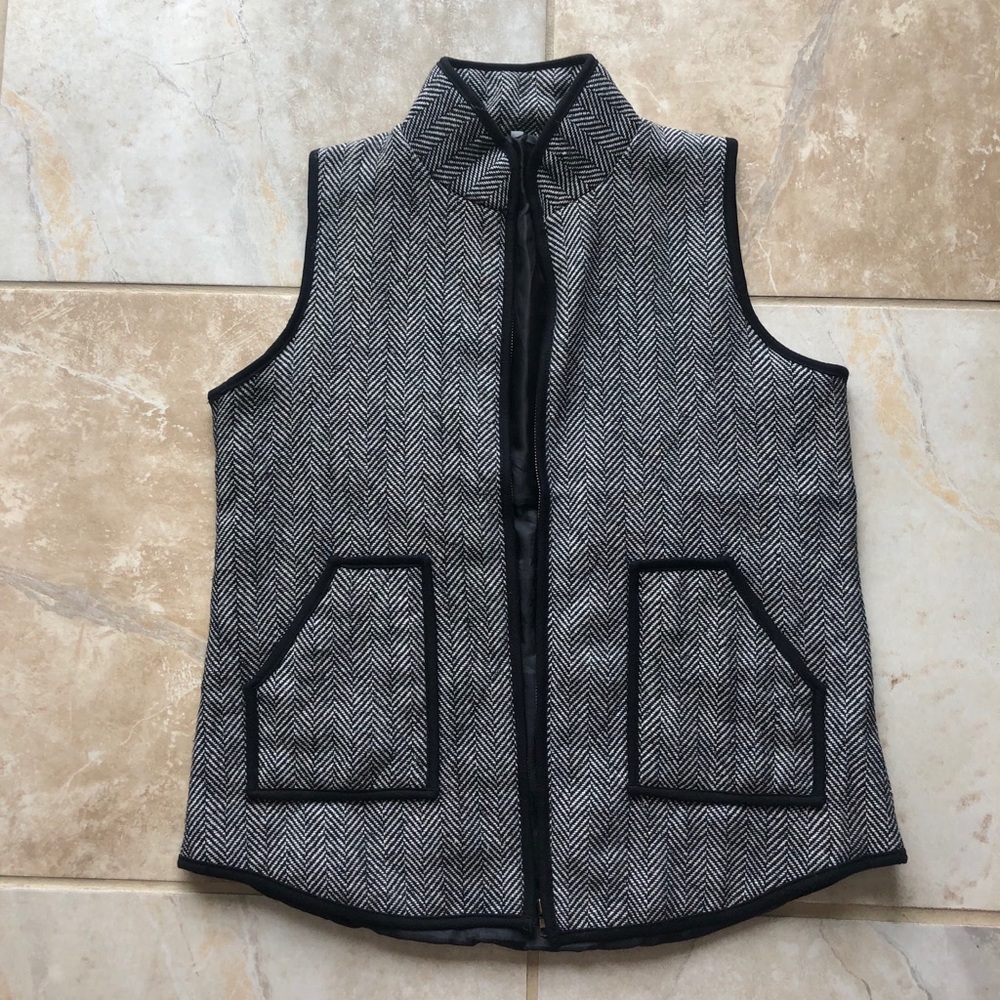 🟣Black and White Herringbone Vest